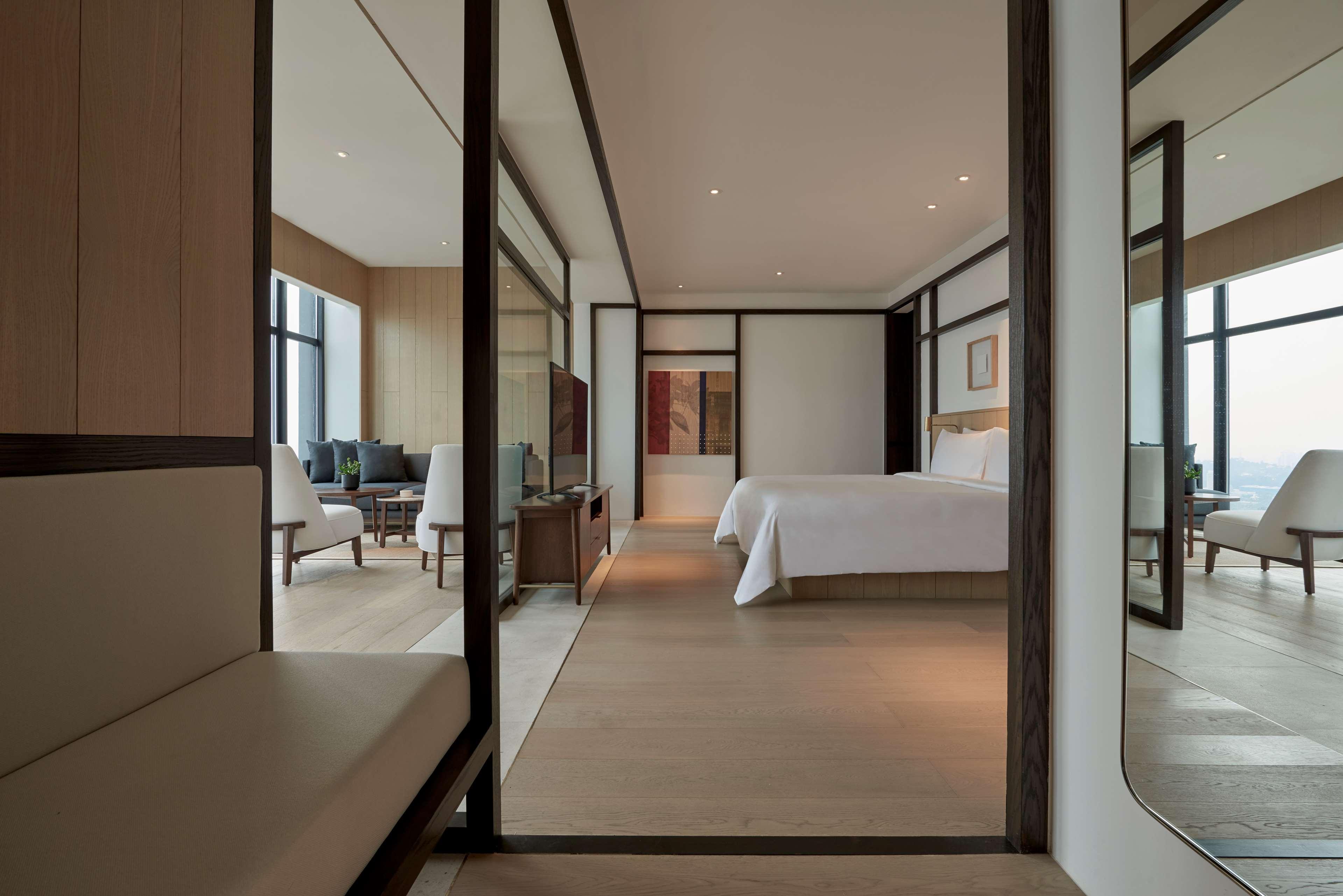 Отель Alila Bangsar Куала-Лумпур Экстерьер фото A suite at The Ritz-Carlton, Kuala Lumpur
